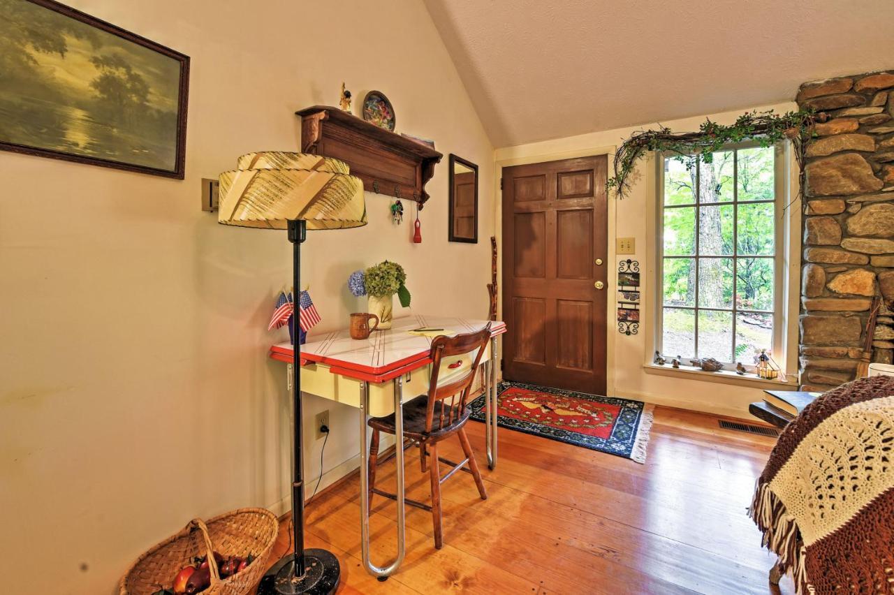 Serene Creekside Cottage Near Asheville Fire Pit 캔들러 외부 사진